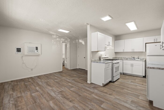 Primary Photo - 2800 Vail Ave SE