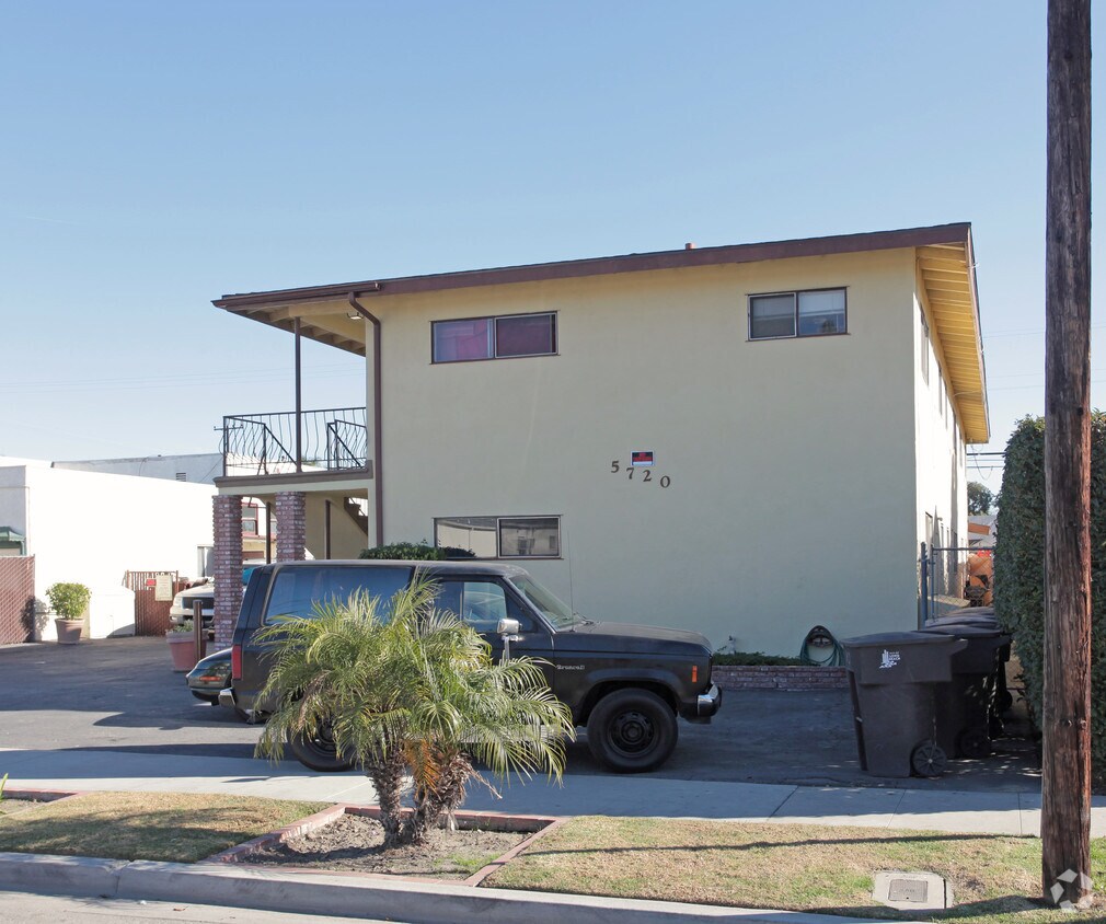 Building Photo - 5720 Walnut Ave