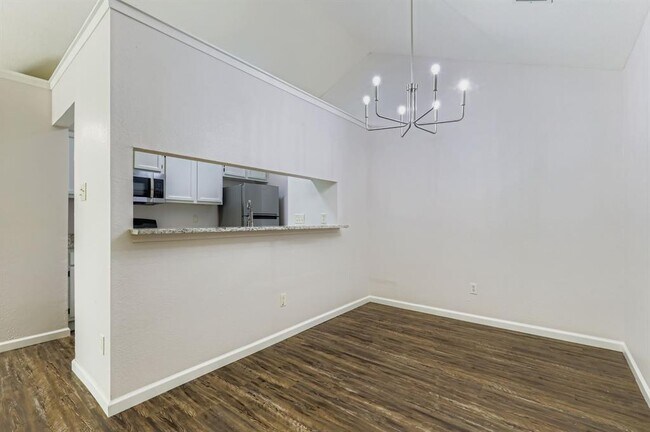 Building Photo - 511 Greenlawn Blvd