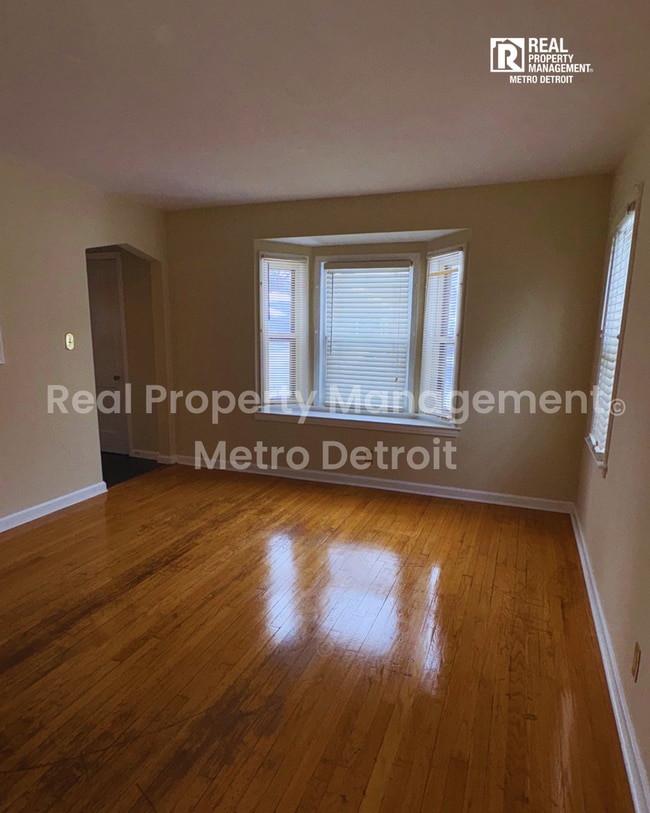 Building Photo - 823 E Second St