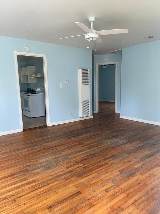 Building Photo - 220 15th Ave SW