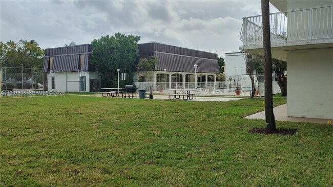 Foto del edificio - 500 NE 2nd St