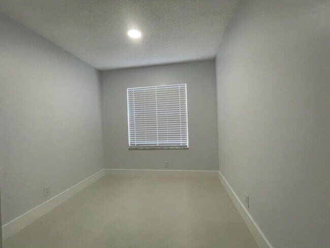 Foto del edificio - 1630 Zenith Way