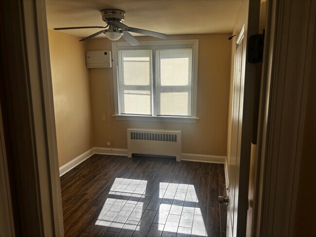 Building Photo - 8009 Rodney St