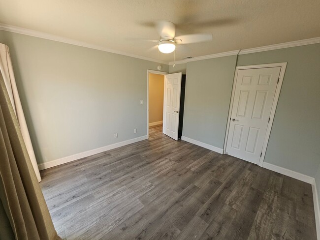 Building Photo - Beautifully Remodeled 3 Bedroom Home in Un...