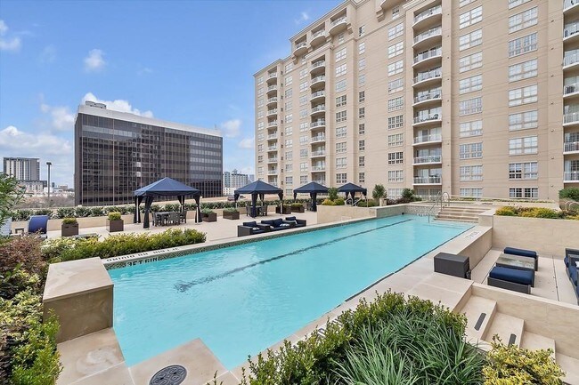 Building Photo - 3225 Turtle Creek Blvd