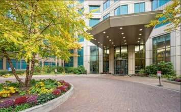 Building Photo - 400 N La Salle Dr
