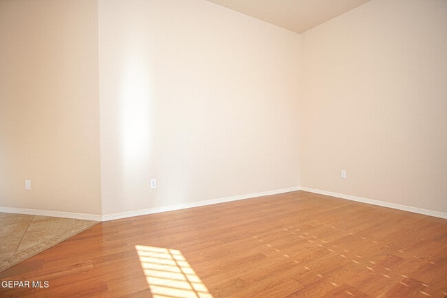 Building Photo - 12873 Cozy Cove Ave