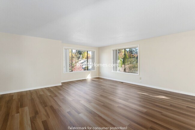 Building Photo - Three Bedroom Split-Level Home In Central ...