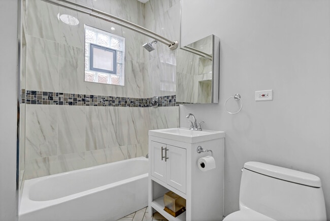 Building Photo - 3851 W 26th St