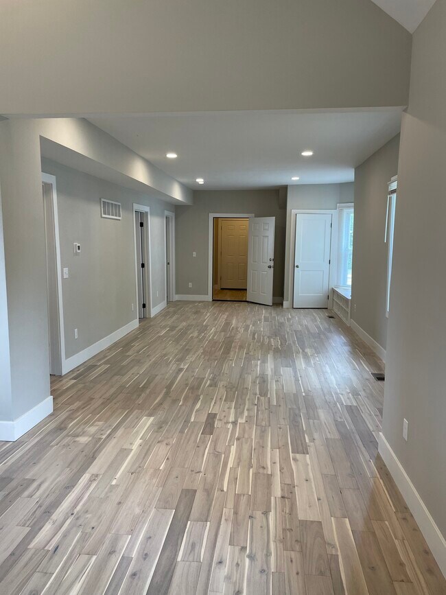 Building Photo - 1301 Wolcott Ave