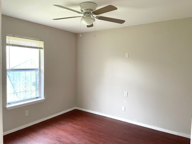 Building Photo - 6905 Sun Dr