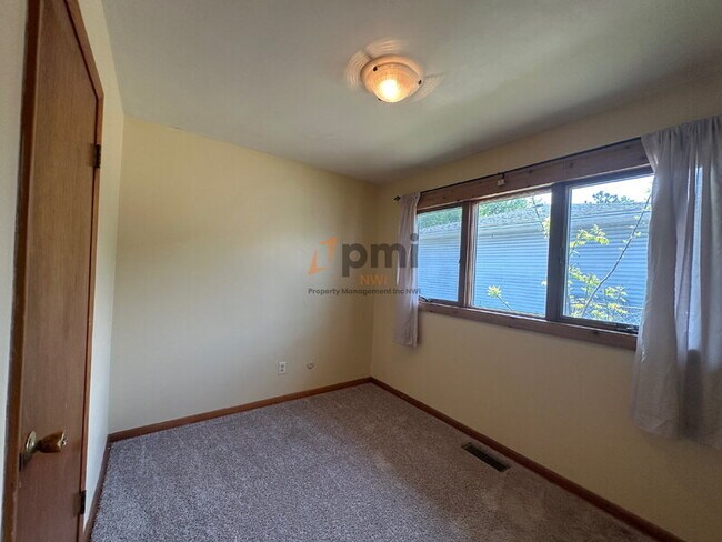 Building Photo - 6850 Van Buren Pl