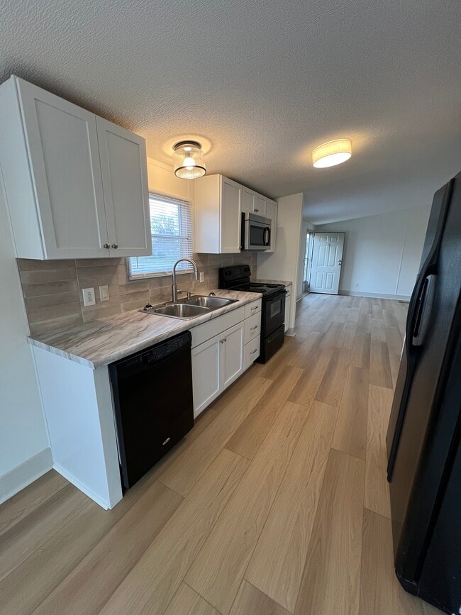 Building Photo - 1609 Walden Rd