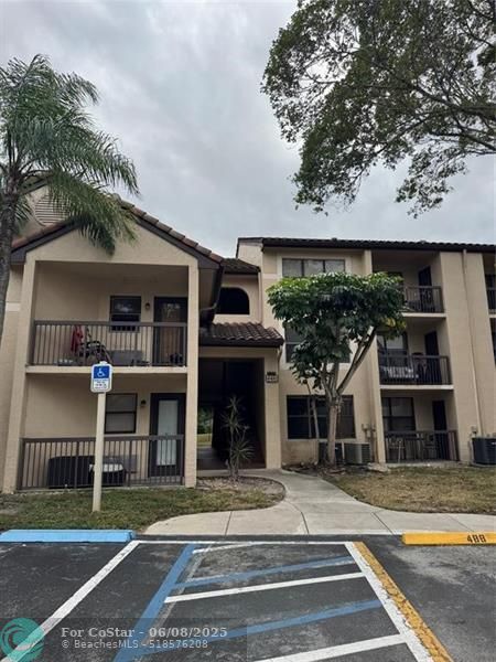 Foto del edificio - 4481 W McNab Rd