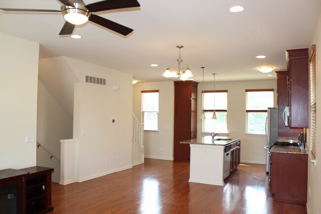 Building Photo - 3088 Kilmer Ave