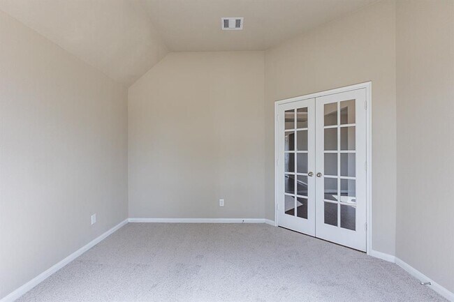 Building Photo - 527 Heatherton Hill Dr