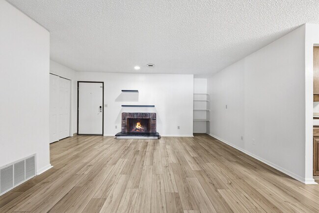 Foto del edificio - $1,495.95, 2-bed, 2-bath condo located in Colorado Springs with in-unit laundry