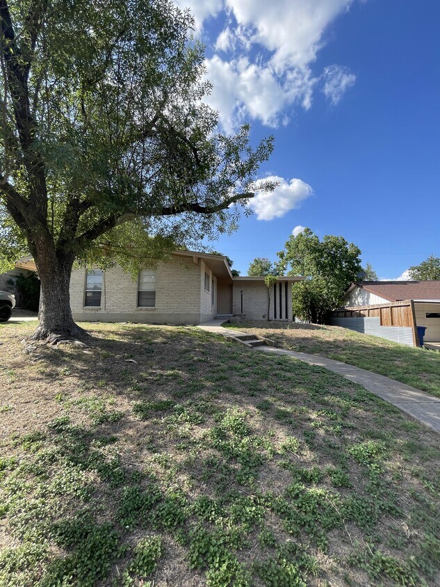 Primary Photo - 607 Cobble Dr
