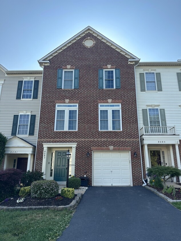 8083 Montour Hts Dr, Gainesville, VA 20155 Townhouse for Rent in
