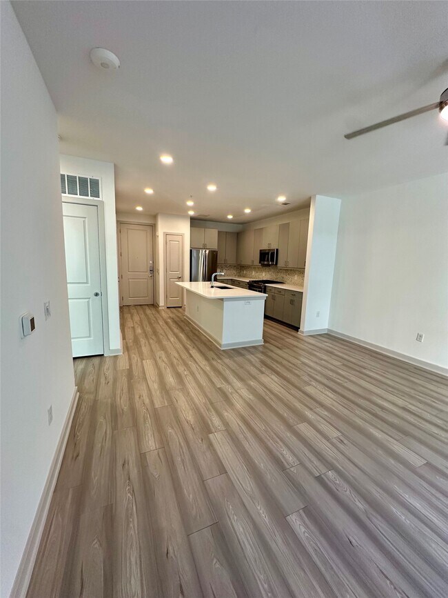 Foto del edificio - 3636 W Dallas St