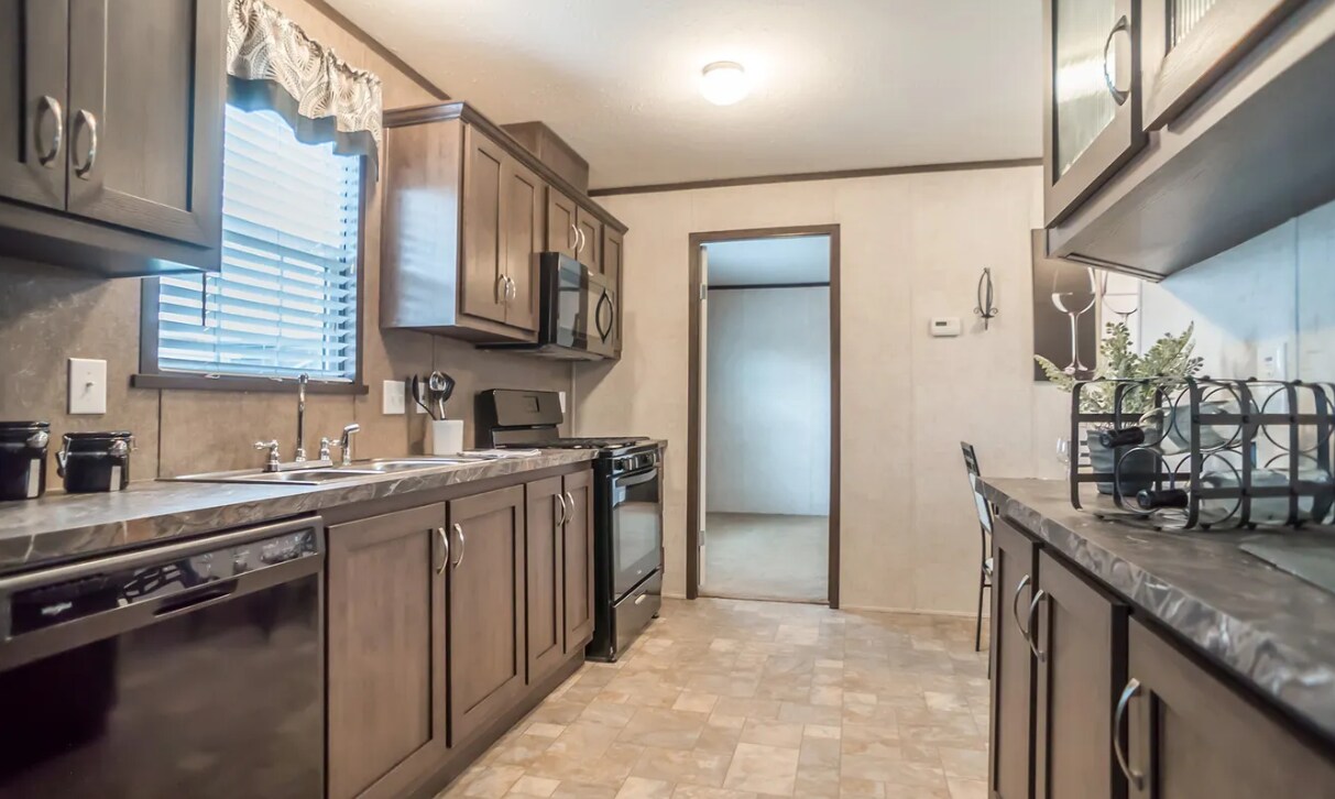 Primary Photo - 17148 Canterbury Cir