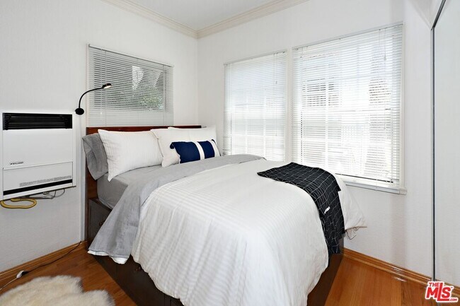 Foto del edificio - 26 Breeze Ave