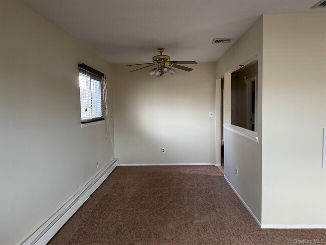 Foto del edificio - 113 Maple Blvd