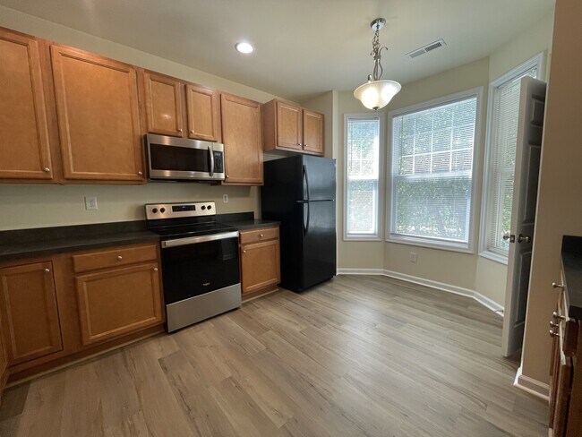 Foto del edificio - 2446 N Berkshire Rd