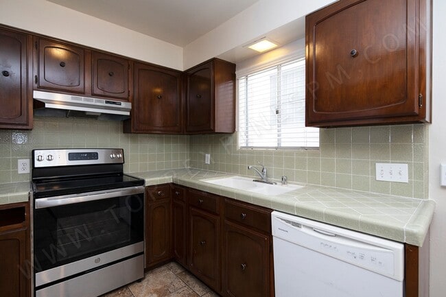 Building Photo - 1 MONTH FREE ~ 2BR w/ Parking in Pacific Beach