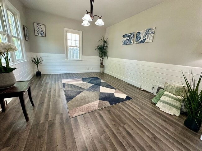 Building Photo - 3 bed, 1 bath home for rent in Waterloo