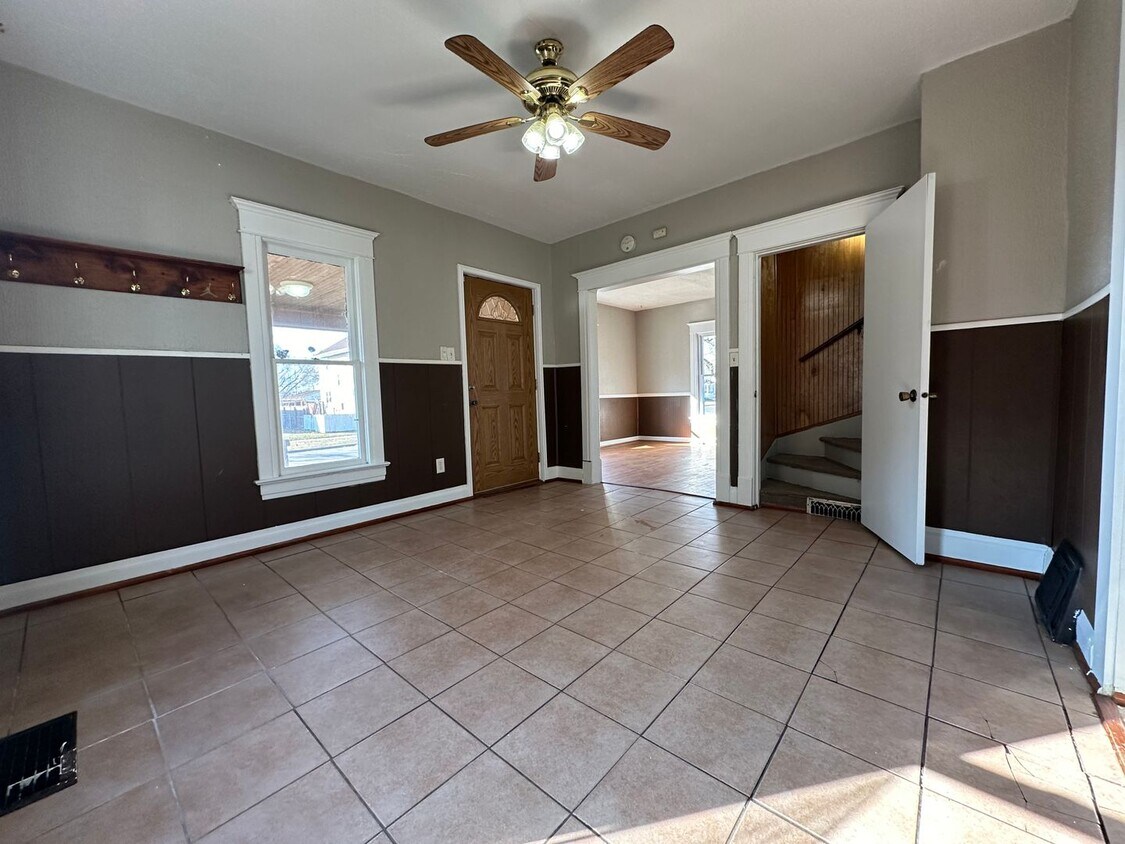 Primary Photo - 3 bed, 1 bath home for rent in Waterloo av...