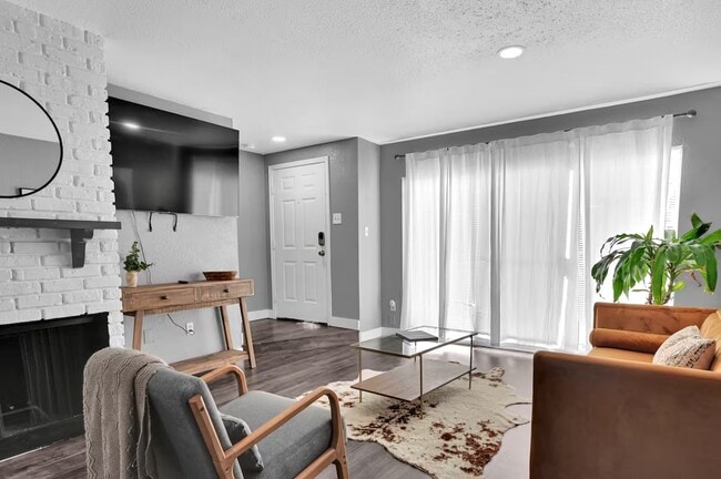 Foto del edificio - 17210 Imperial Valley Dr