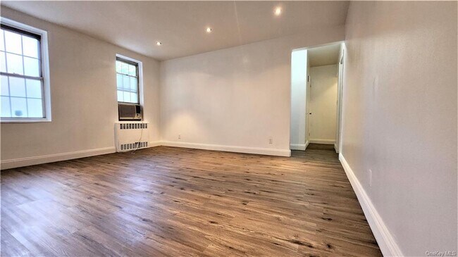 Foto del edificio - 800 Bronx River Rd