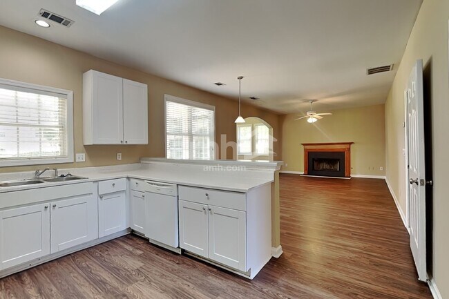 Foto del edificio - 1852 Clear Springs Ln