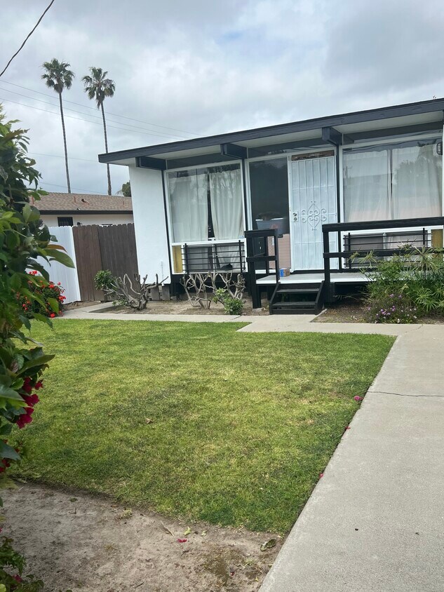 Actual front of apartment - 1944 Maple Ave