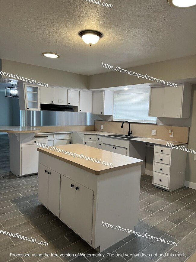 Building Photo - 12853 6th St