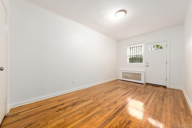 Building Photo - 545 E 93rd St