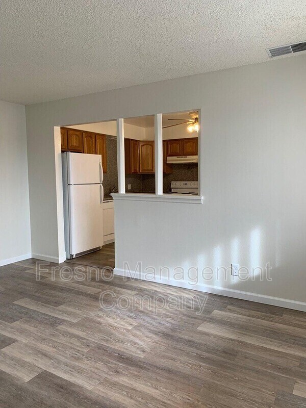 3327 E Sierra Madre Ave Unit B, Fresno, CA 93726 Condo for Rent in