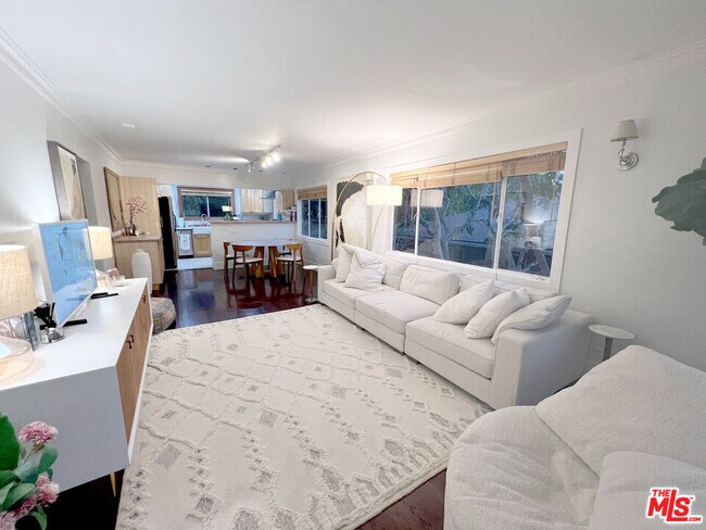 Foto del edificio - 1223 Sunset Plaza Dr