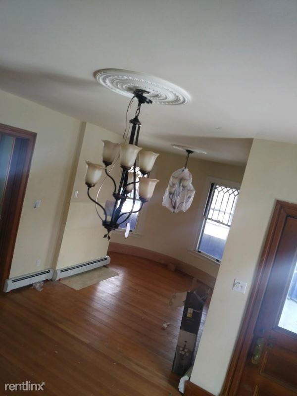 Foto del edificio - 6 br, 3 bath House - 215 Carrington Ave