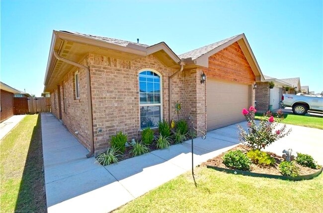 Building Photo - $500 OFF FIRST MONTHS RENT | La Sonata WITH a Storm Shelter!