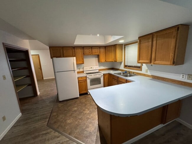 Building Photo - 816-819 9th Ave