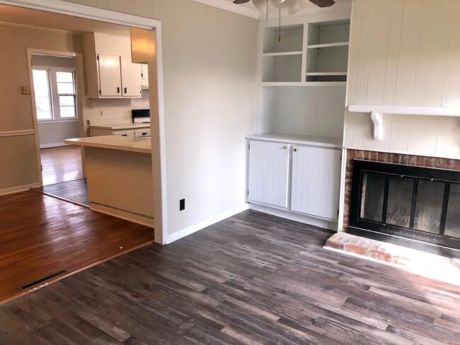 Building Photo - 2211 Hubert St