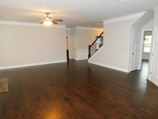 Foto del edificio - So much sq. ft.! 5 bedrooms 3 baths - Bedr...