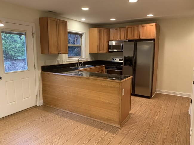 Building Photo - 10 Flaxen Ln