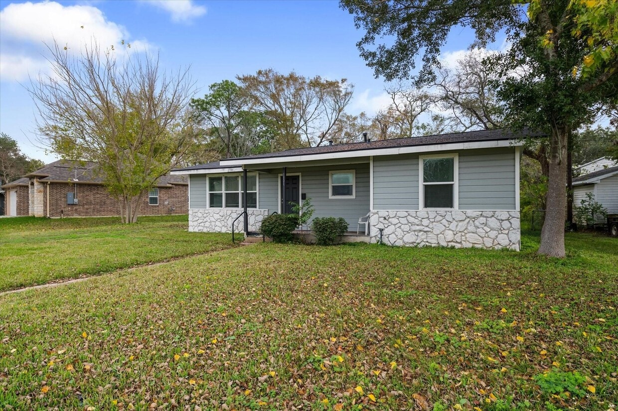 Primary Photo - 1801 W Houston Dr