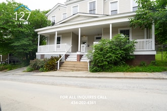 Building Photo - 611 7th St