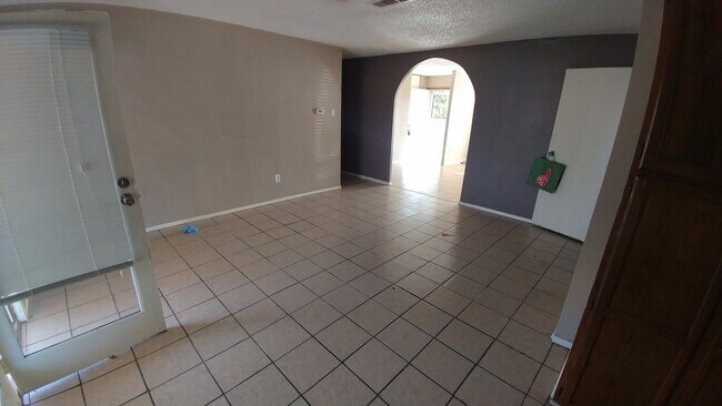 Building Photo - Location....Location....Location....Vouchers Accepted.....