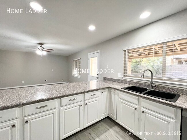 Building Photo - Amazing Gilbert 3-Bedroom Home with Modern...